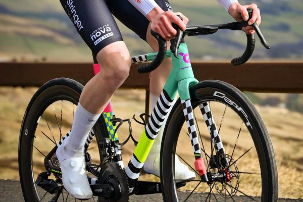 Juniorsk&yacute; titul majstra sveta vyhral na č&iacute;nskom bicykli Quick Pro AR:One. V&aacute;ži len o 30 gramov viac, ako povoľuje UCI