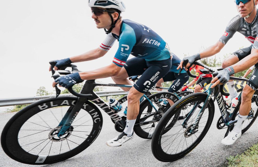 T&iacute;m Israel-Premier Tech vyl&uacute;čili z Giro dell&rsquo;Emilia pre bezpečnostn&eacute; obavy. Je to ne&scaron;ťastn&yacute; precedens, reaguje t&iacute;m