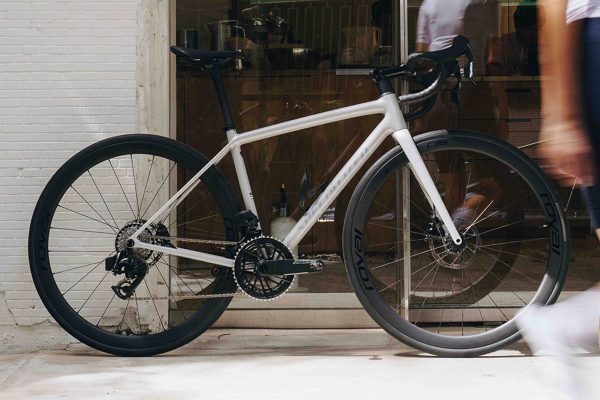 Nový Aethos 2 je s hmotnosťou 5,98 kg najľahší sériovo vyrábaný bicykel Specializedu