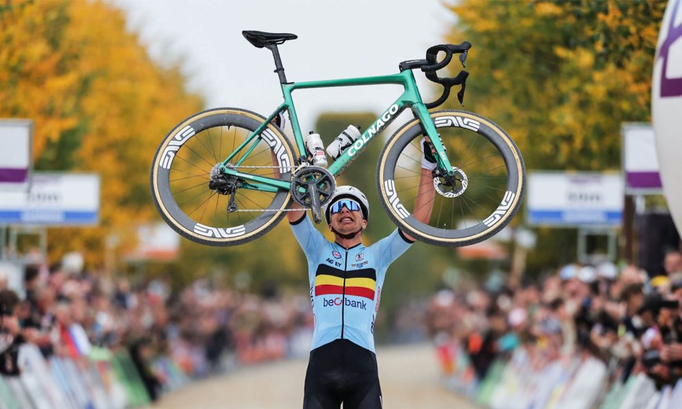 Florian Vermeersch sa stal gravelov&yacute;m majstrom sveta po 19-kilometrovom s&oacute;le
