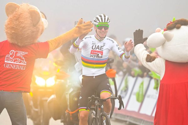 Tadeja Pogačara porazil 40-ročný právnik počas charitatívneho podujatia Pogi Challenge