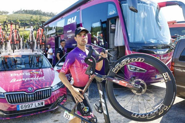 &Scaron;panielskeho cyklistu vyl&uacute;čili z pretekov v Č&iacute;ne pre emotikony na Strave