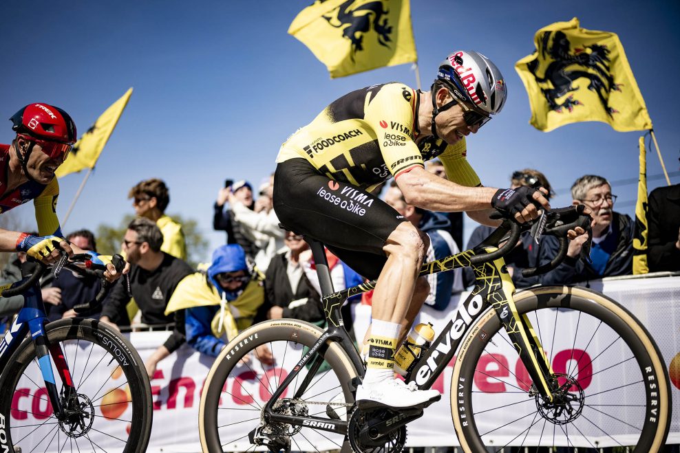 &bdquo;St&aacute;le patr&iacute;m medzi najlep&scaron;&iacute;ch cyklistov na svete.&ldquo; Wout van Aert mieri v roku 2026 na monumenty aj Tour de France a Vueltu