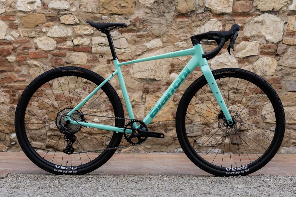 Bianchi roz&scaron;iruje gravel ponuku o hlin&iacute;kov&yacute; Arcadex a nov&yacute; all-road Via Nirone 7