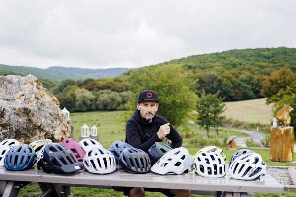  VIDEO ‎| Ako si správne vybrať prilbu a čo pri tom nepodceniť?