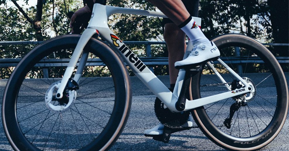 Nov&yacute; cestn&yacute; aero bicykel Cinelli Aeroscoop je vraj &bdquo;r&yacute;chlej&scaron;&iacute; ako Specialized Tarmac SL8&ldquo;