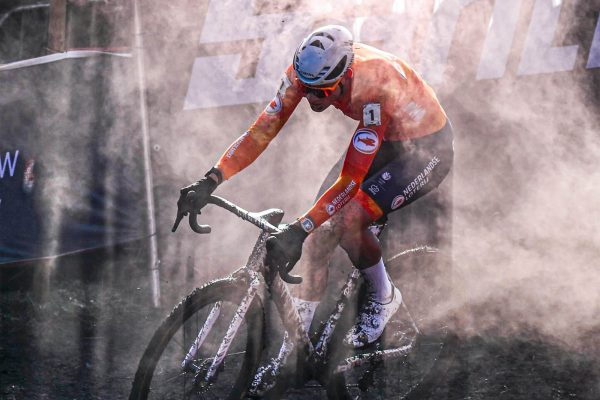 Mathieu van der Poel by mal štartovať na 13 cyklokrosových pretekoch v sezóne 2025/2026