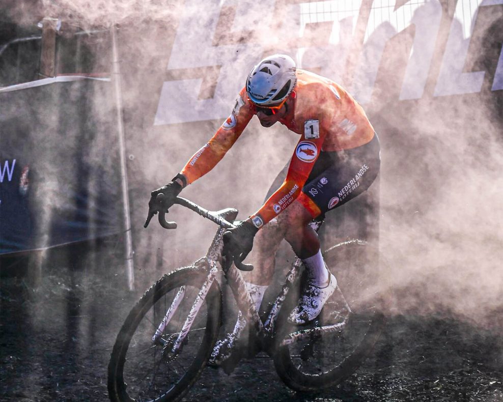 Mathieu van der Poel by mal štartovať na 13 cyklokrosových pretekoch v sezóne 2025/2026