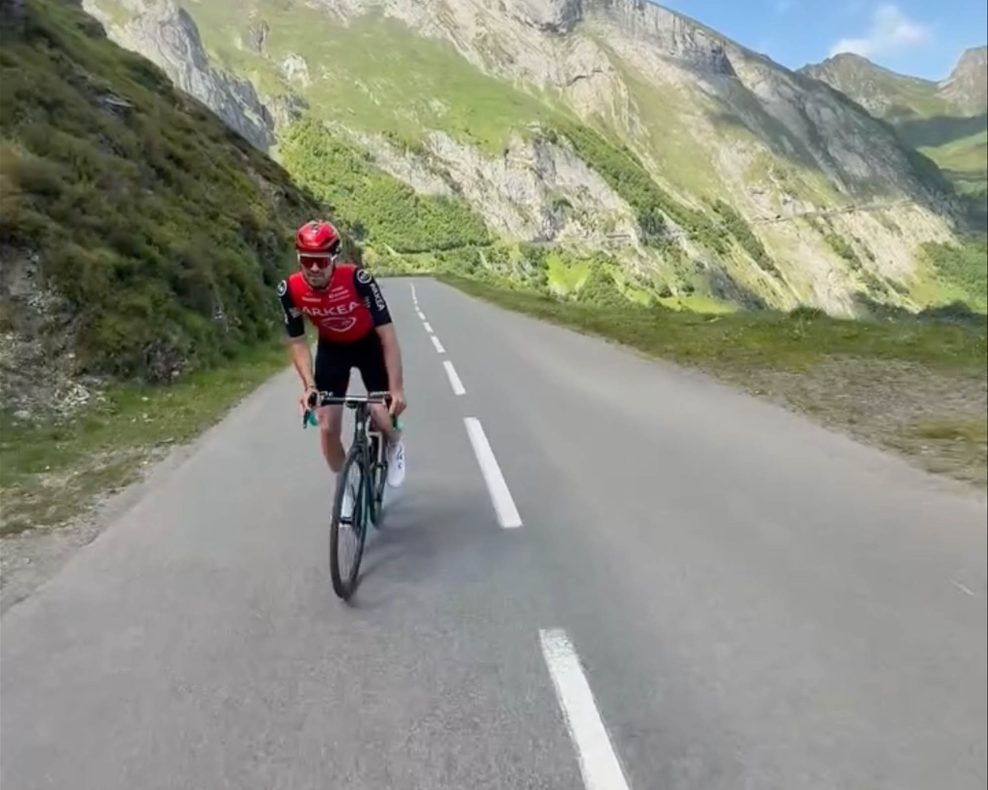 &bdquo;Des&iacute; ma, že si nič nepam&auml;t&aacute;m.&ldquo; Franc&uacute;zskeho cyklistu zrazilo auto počas tr&eacute;ningu, utrpel viacero zlomen&iacute;n a otras mozgu