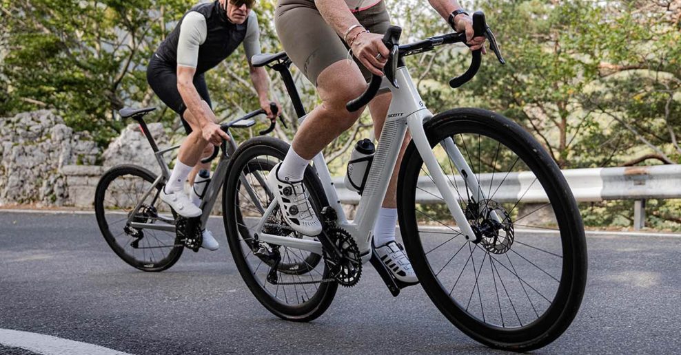 Nov&yacute; cestn&yacute; elektrobicykel Scott Fastlane v&aacute;ži menej ako 10 kg a využ&iacute;va najmen&scaron;&iacute; motor od TQ (detaily, modely, ceny)