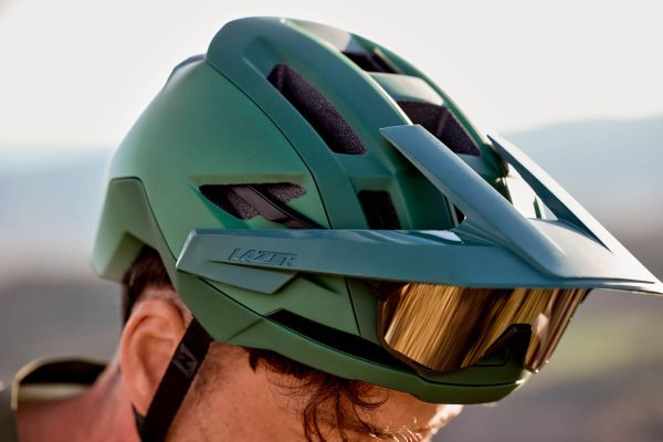 Lazer tvrdí, že jeho technológia DualCore prináša prelom v bezpečnosti prilieb