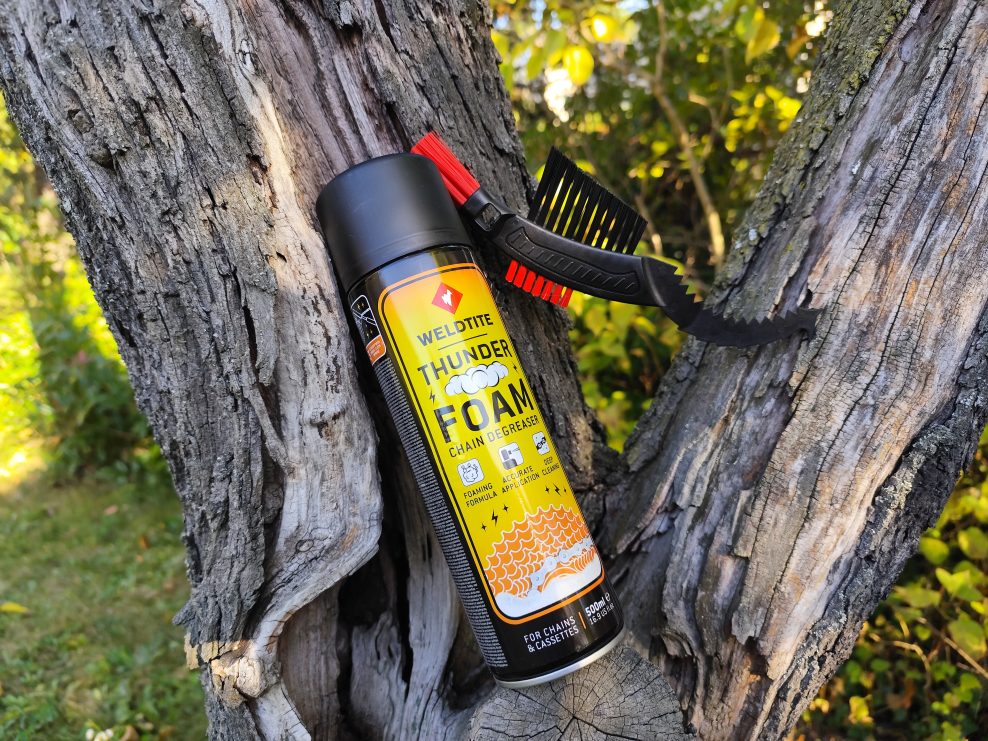 Odmasťovač reťaze Weldtite Thunder Foam a čistiaca kefa Sprocket Brush