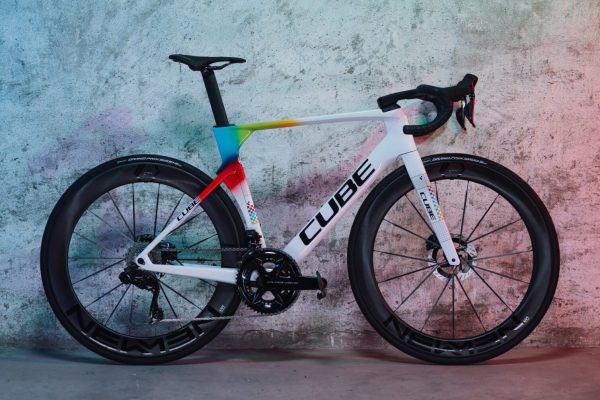Cube predstavil bicykle, na ktorých bude pretekať tím TotalEnergies v roku 2026