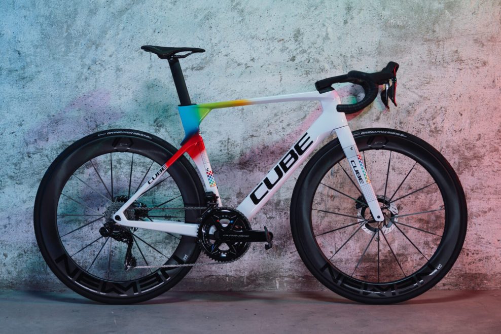 Cube predstavil bicykle, na ktor&yacute;ch bude pretekať t&iacute;m TotalEnergies v roku 2026