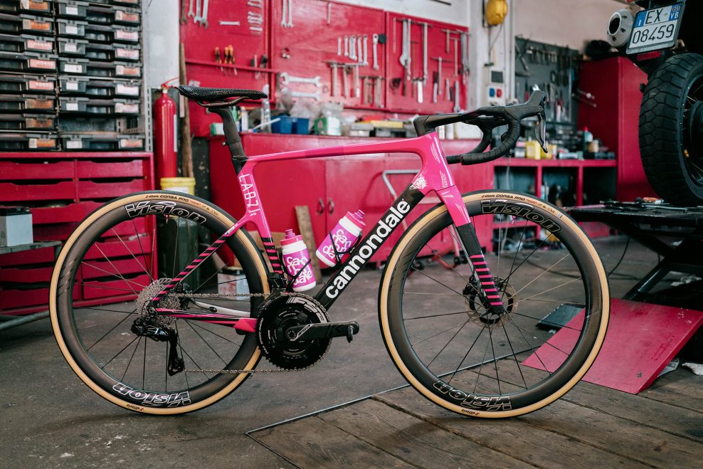 T&iacute;m EF Education vypred&aacute;va t&iacute;mov&eacute; bicykle s obrovsk&yacute;mi zľavami