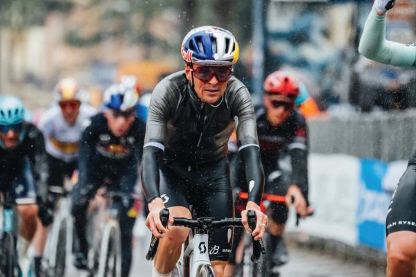 „Kondóm“ medzi cyklistickými bundami. Značka Q36.5 predstavila nový systém oblečenia do nepriaznivého počasia