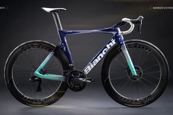 Koniec Meridy vo WorldTour? Tím Bahrain Victorious ukázal bicykle Bianchi, na ktorých budú jazdiť od sezóny 2026