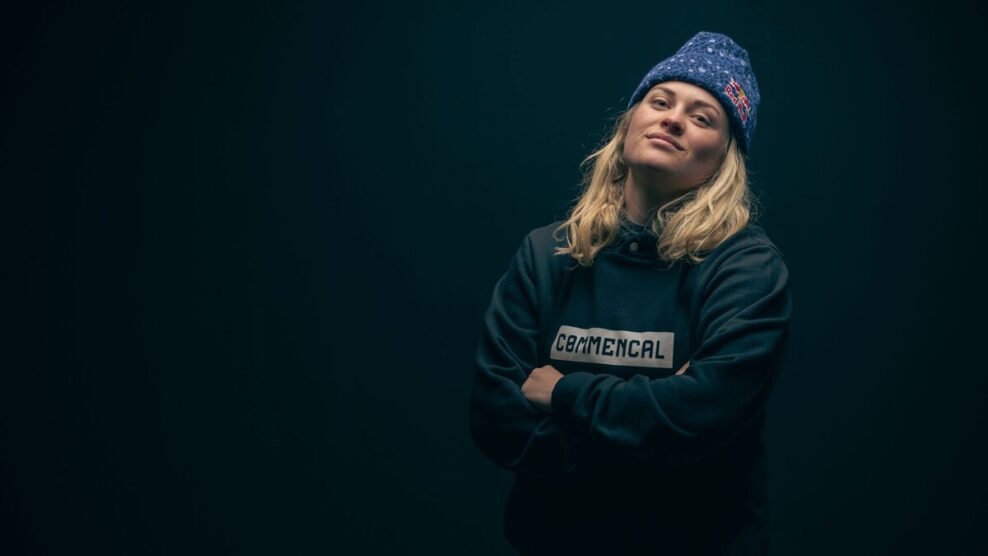 Majsterka sveta Vali Höll mieri do tímu Commencal Schwalbe by Les Orres