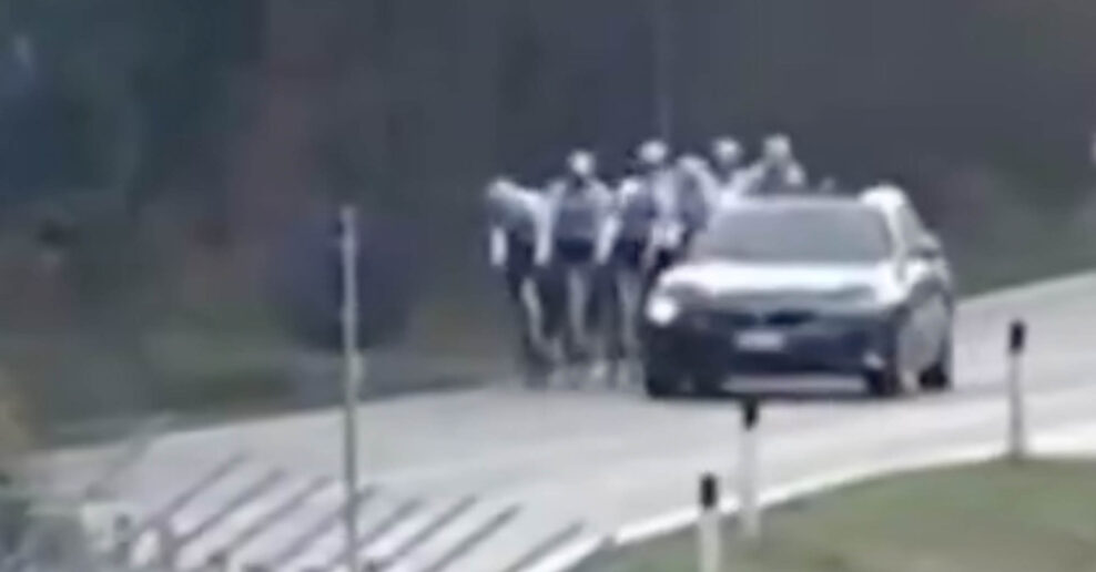 Streľba z auta počas tr&eacute;ningu vystra&scaron;ila cyklistov talianskeho t&iacute;mu, p&aacute;chateľ u&scaron;iel