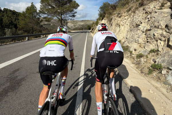 Tadej Pogačar prekonal šialenou rýchlosťou cez 32 km/h svoj vlastný rekord v stúpaní Coll de Rates