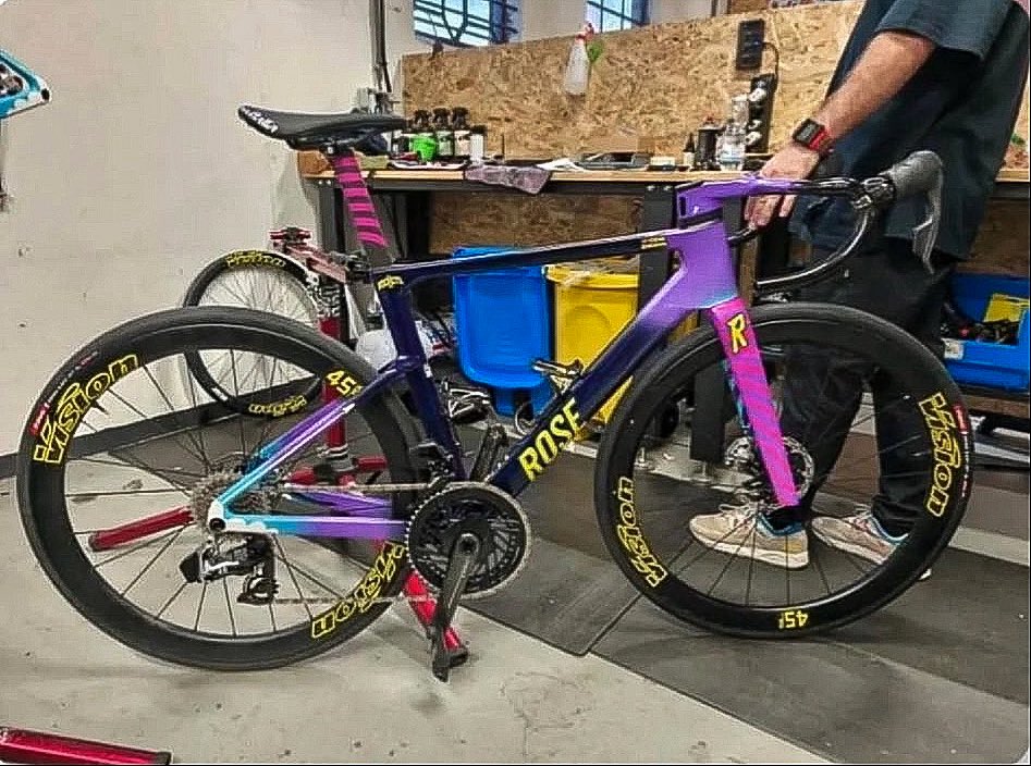 Objavila sa fotografia bicykla Rose, na ktorom budú pretekať spolujazdci Lukáša Kubiša