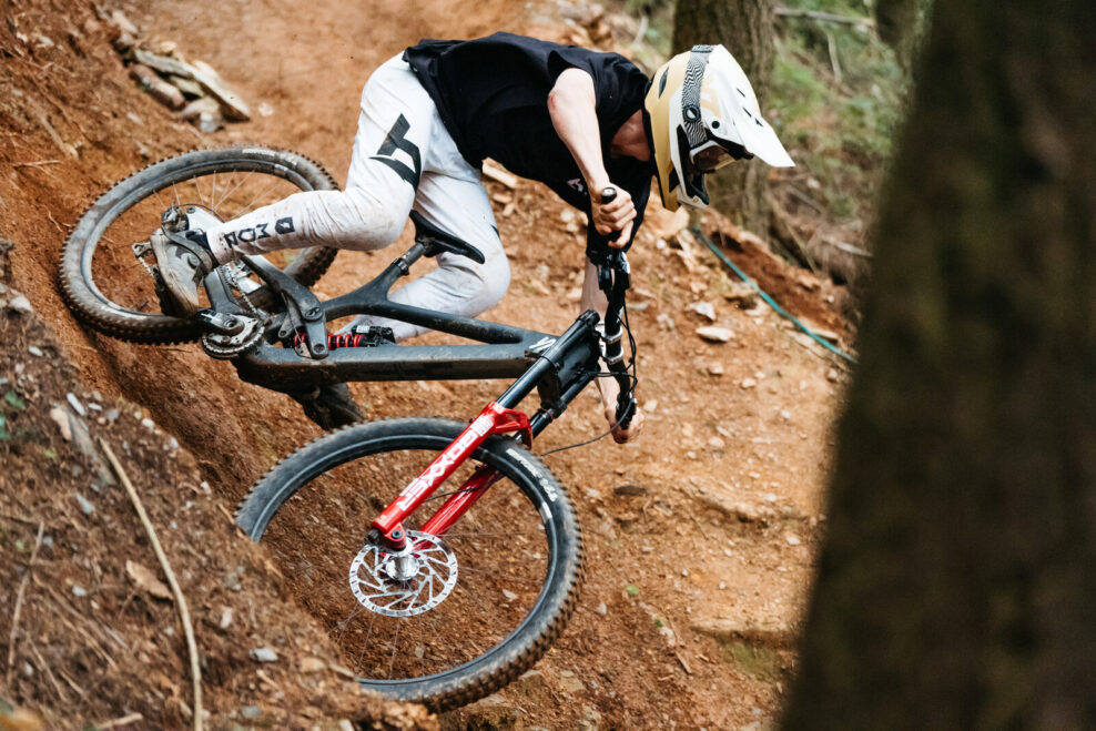 YT Industries sa po re&scaron;tarte vracia ku koreňom a uv&aacute;dza limitovan&uacute; ed&iacute;ciu modelu Tues
