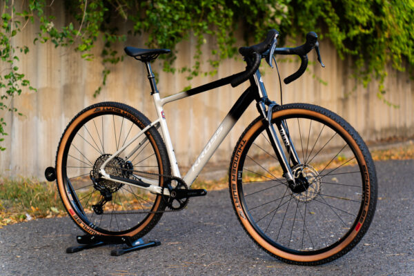 CykloShop | Zľava týždňa: Gravelový bicykel Kross Esker TR kúpite teraz vo veľkej zľave až 40 %