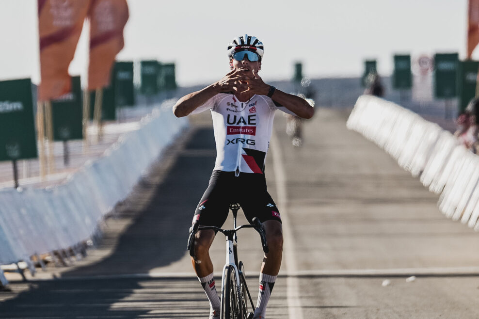 Rozhodcovia UCI ho mali diskvalifikovať. Jan Christen vyhral posledn&uacute; etapu aj celkov&uacute; klasifik&aacute;ciu AlUla Tour
