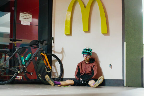  VIDEO | Šialený pokus novozélandského pretekára. Matthew Fairbrother zvládol 500 km na okruhu okolo McDonaldu