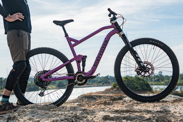 DirtySixer predstavil prvý 32-palcový enduro bicykel. Jeho vzhľad nebude pre každého