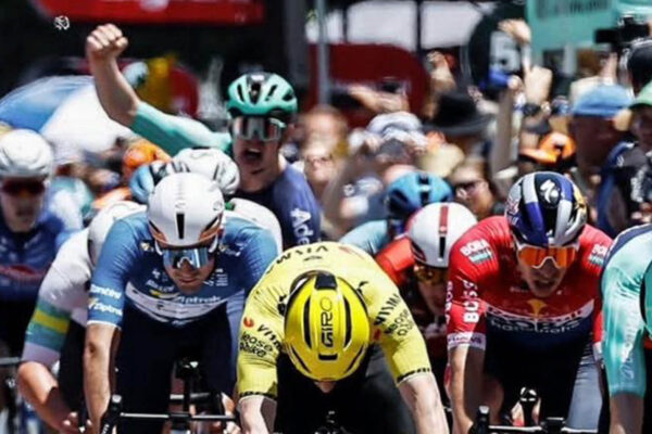 Komisári UCI udelili prvú žltú kartu v sezóne 2026. Dostal ju Tord Gudmestad za predčasnú oslavu na Tour Down Under
