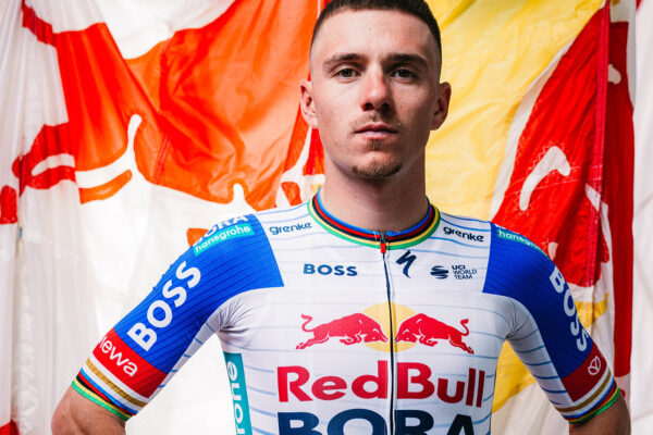 Remco Evenepoel sa ukázal v novom drese tímu Red Bull-Bora-Hansgrohe