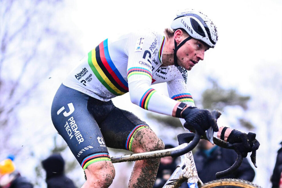 Sedem &scaron;tartov, sedem v&iacute;ťazstiev. Mathieu van der Poel predĺžil s&eacute;riu v&yacute;hier aj napriek p&aacute;du na pretekoch X2O Trofee Baal GP Sven Nys