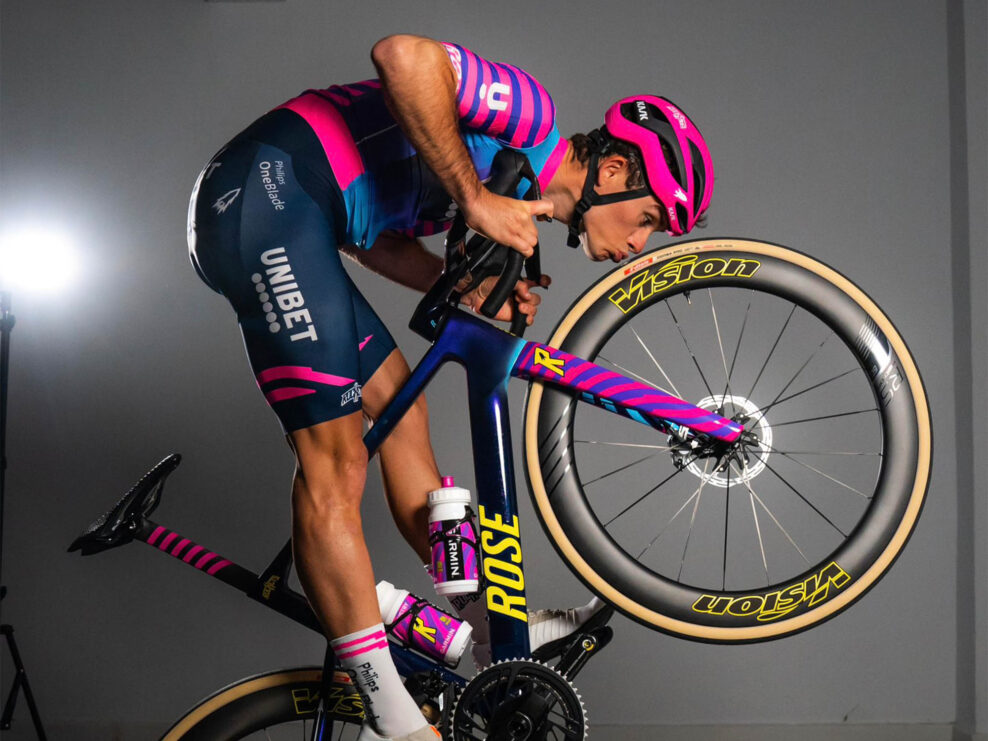 FOTO ‎| Tím Unibet Rose Rockets predstavil nový dizajn bicyklov aj oblečenia pre rok 2026