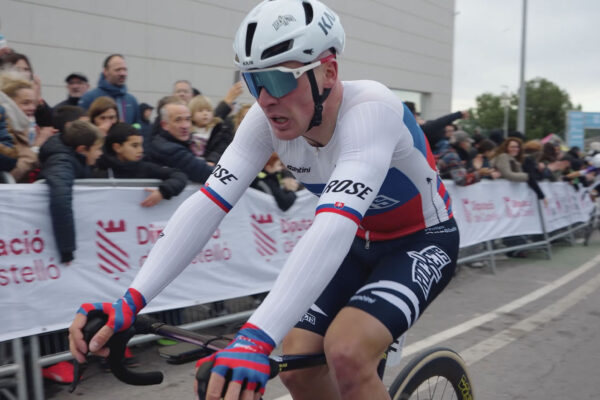  VIDEO | Ako Lukáš Kubiš vybojoval tretie miesto pri premiére v sezóne 2026 – zákulisie tímu Unibet Rose Rockets na pretekoch Gran Premio Castellón