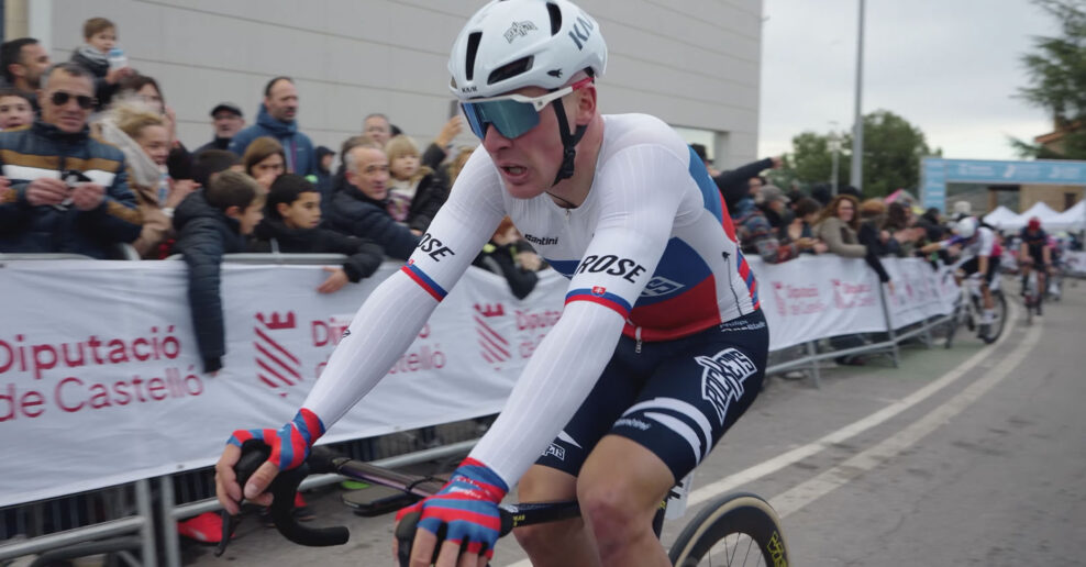  VIDEO | Ako Lukáš Kubiš vybojoval tretie miesto pri premiére v sezóne 2026 – zákulisie tímu Unibet Rose Rockets na pretekoch Gran Premio Castellón