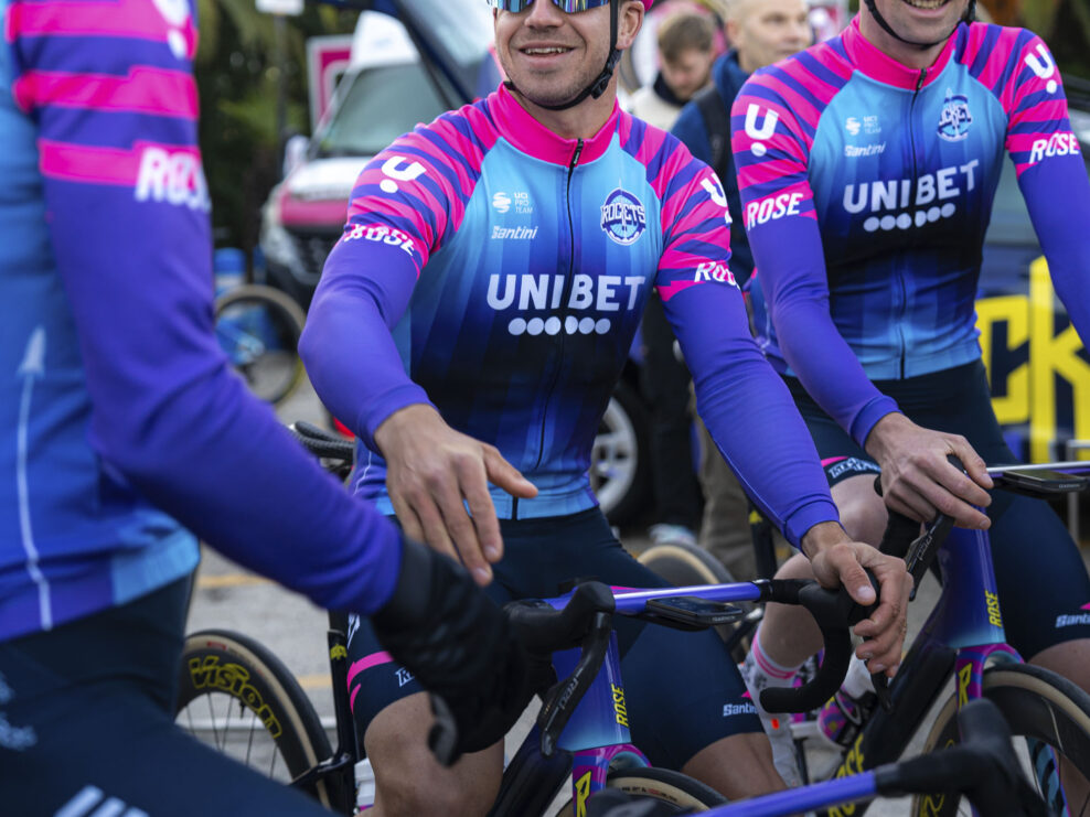 Premárnená príležitosť a konzervatívna voľba organizátorov Tour de France. Cyklistike chýba iskra, ktorú má tím Unibet Rose Rockets