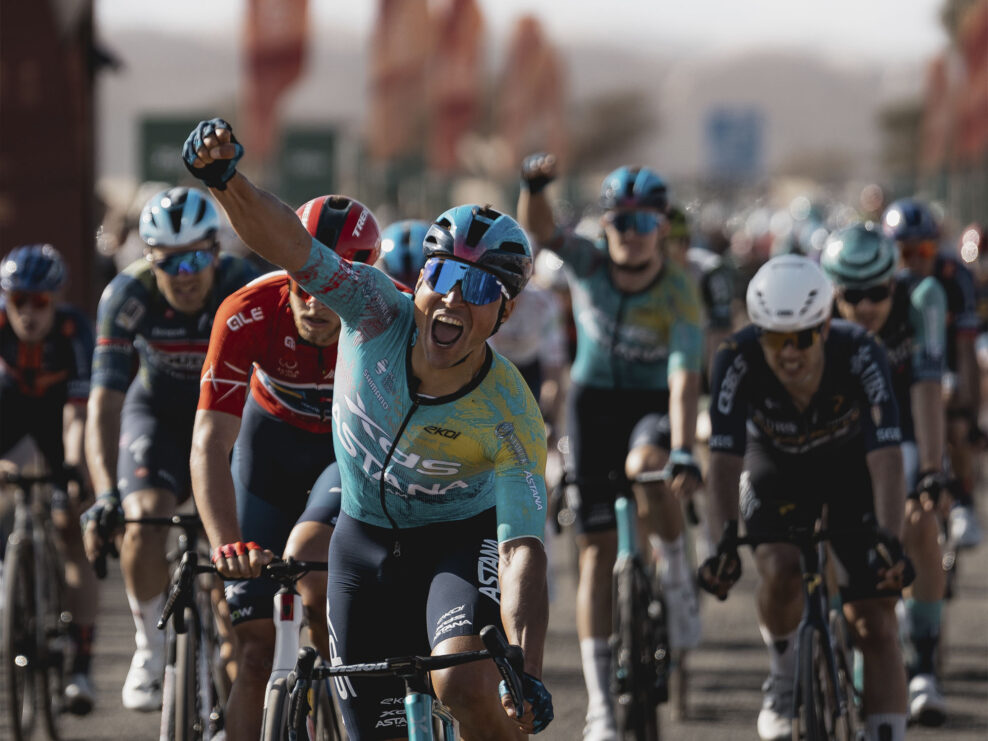 Matteo Malucelli prekvapil víťazstvom štvrtej etapy AlUla Tour, v šprinte porazil Jonathana Milana