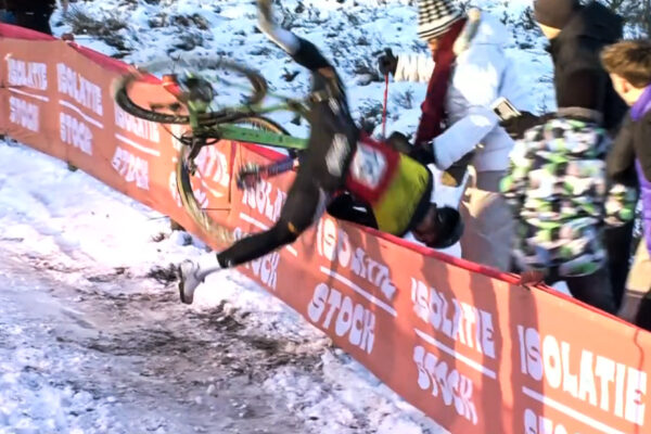  VIDEO | Pády a chaos na Svetovom pohári v Zonhovene