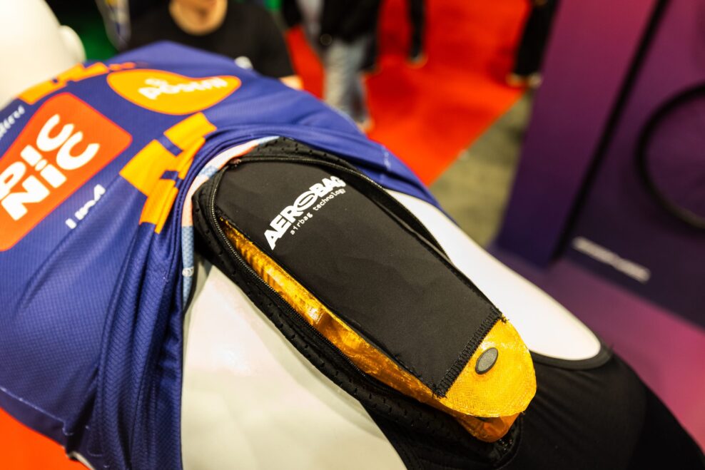 Aerobag prin&aacute;&scaron;a do cyklistiky nov&uacute; bezpečnostn&uacute; technol&oacute;giu a jeden t&iacute;m WorldTour ju už použ&iacute;va
