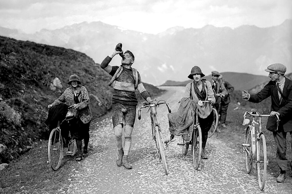 Cigarety, alkohol, koka&iacute;n aj nebezpečn&eacute; stimulanty. Pr&iacute;beh vzniku Tour de France v roku 1903