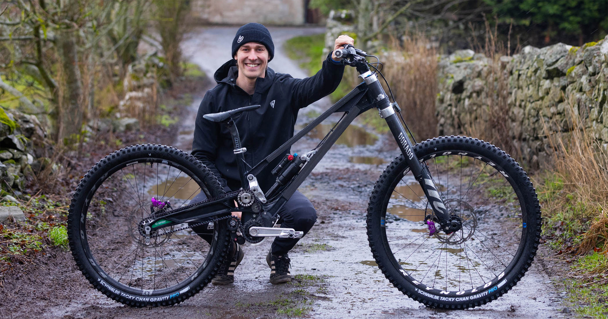 Atrium Reece Wilson Reece Wilson jazdí na najšialenejšom bicykli Svetového pohára – Biker.sk