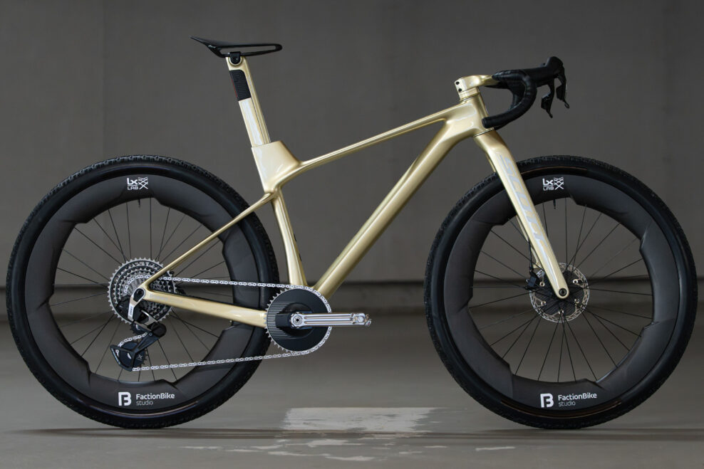 Gravel z roku 2030? Dangerholm op&auml;ť pos&uacute;va hranice medzi gravelom a XC horsk&yacute;m bicyklom