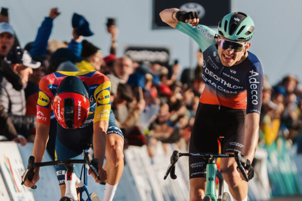 Francúzsky 19-ročný supertalent Paul Seixas dosiahol svoje prvé profesionálne víťazstvo v horskej etape Okolo Algarve