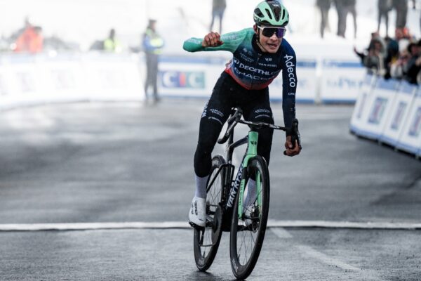 Matthew Riccitello vyhral druhú etapu Tour de la Provence po súboji s Carlosom Rodríguezom