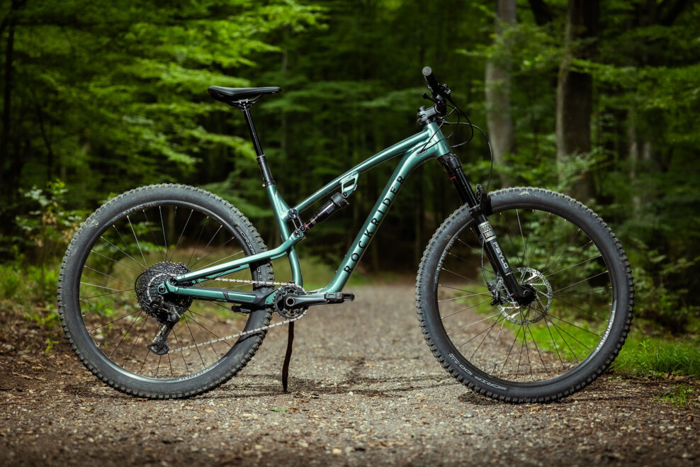 Test | Rockrider FEEL 700 S je v&scaron;estrann&yacute; trailov&yacute; bicykel so z&aacute;kladnou v&yacute;bavou a&nbsp;zauj&iacute;mavou cenovkou