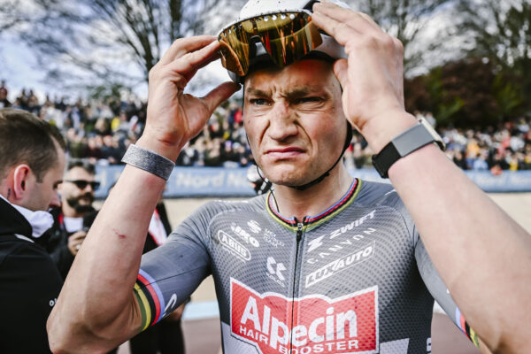 Pokojový len 34 úderov za minútu a HRV nad 200. Mathieu van der Poel odhalil neuveriteľné hodnoty z Whoopu