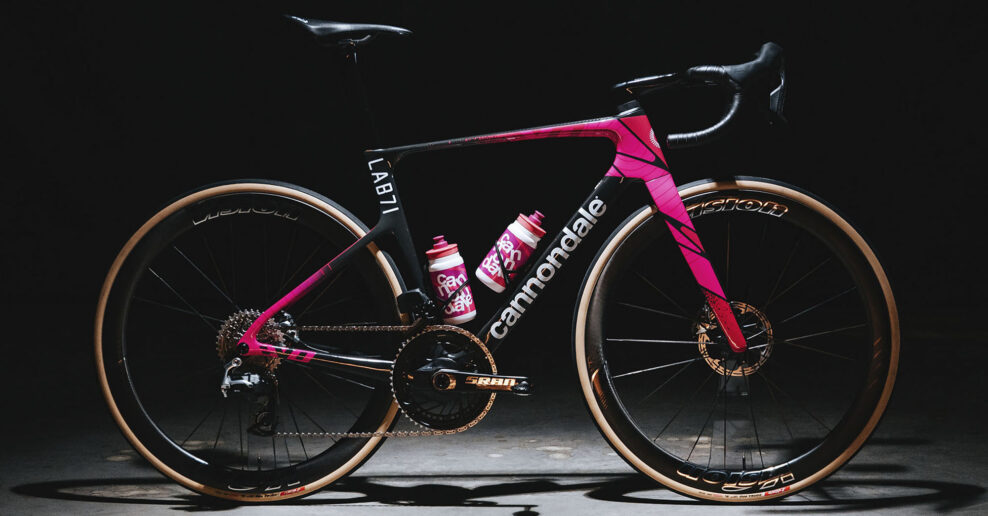 Nov&yacute; Cannondale SuperSix EVO je ľah&scaron;&iacute;, agres&iacute;vnej&scaron;&iacute; a e&scaron;te viac prisp&ocirc;soben&yacute; požiadavk&aacute;m profesion&aacute;lnych pretek&aacute;rov (detaily, modely, ceny)