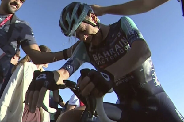 Antonio Tiberi vyhral na vrchole Jebel Mobrah, Remco Evenepoel dostal kŕče a výrazne zaostal