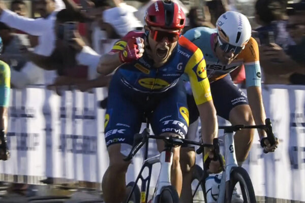 Jonathan Milan porazil v šprinte aj mladšieho brata Mattea a vyhral štvrtú etapu UAE Tour